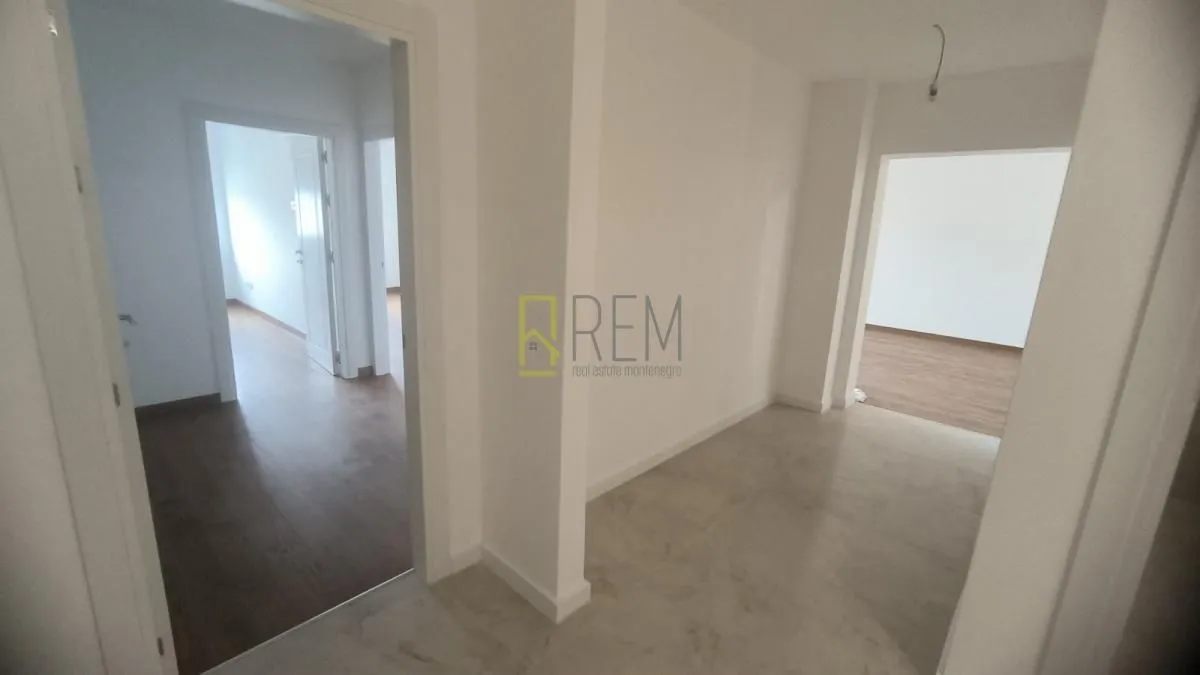 Prodaja, trosoban stan, 127m², Tološka šuma, Podgorica