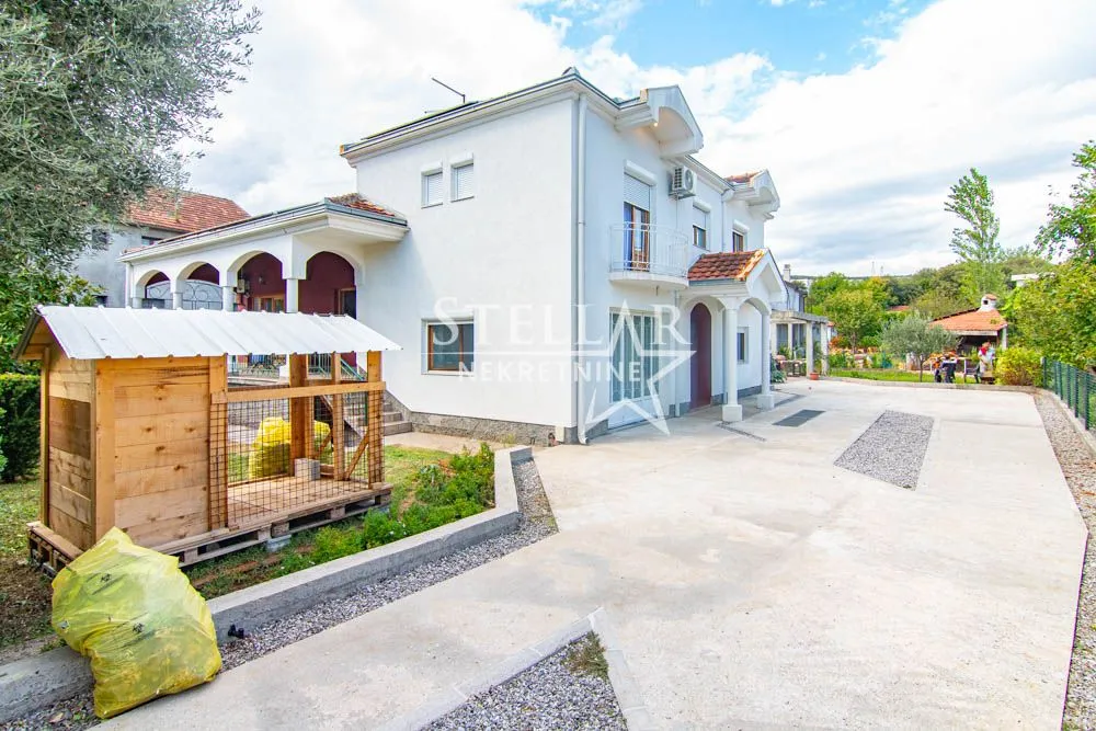 Rent, house, 220m², Tološi, Podgorica