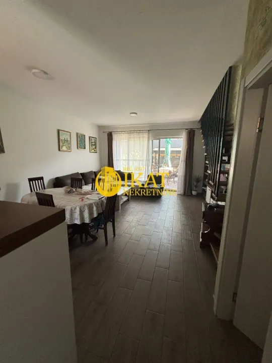 Prodaja, četvorosoban stan, 82m², Stari Banovci, Stara Pazova