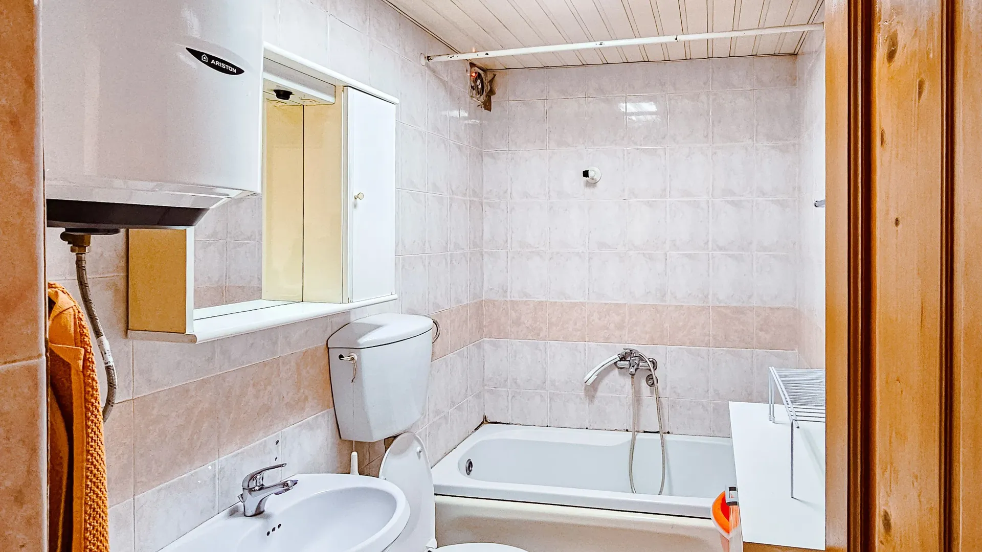 Izdavanje, jednosoban stan, 47m², Ljubović, Podgorica