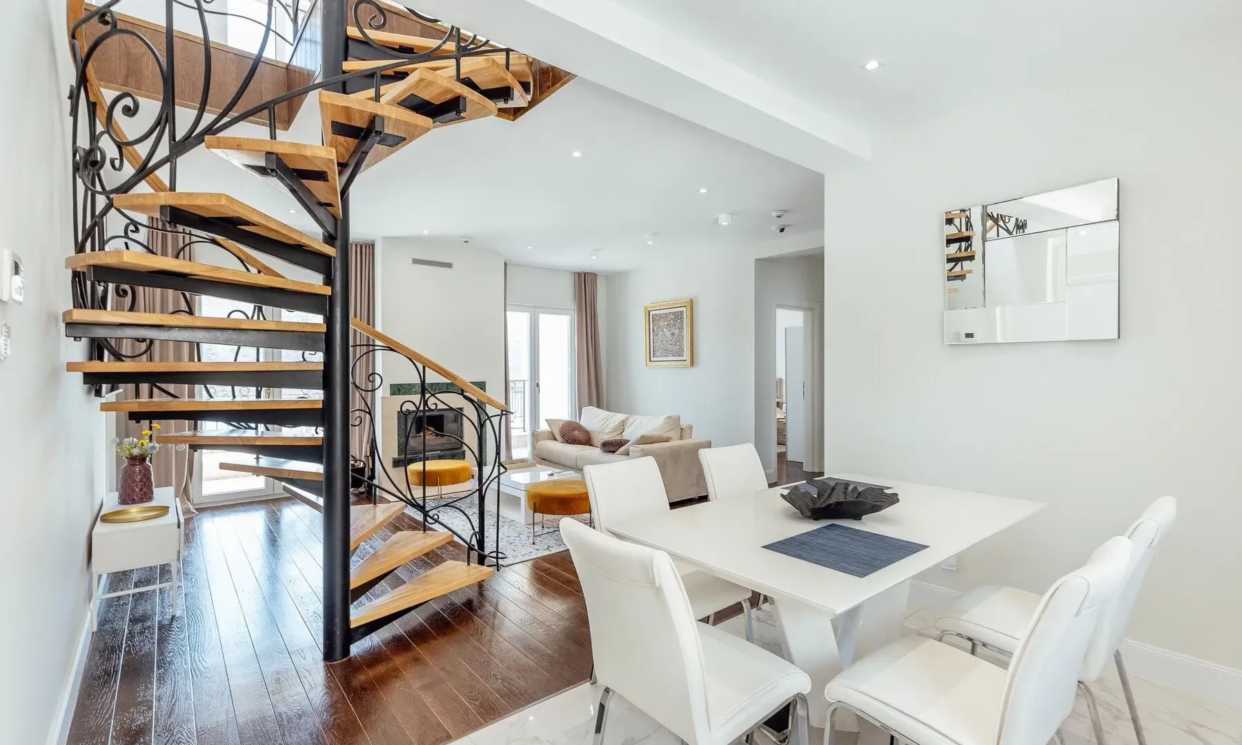 Prodaja, trosoban stan, 226m², Bunovići, Kotor