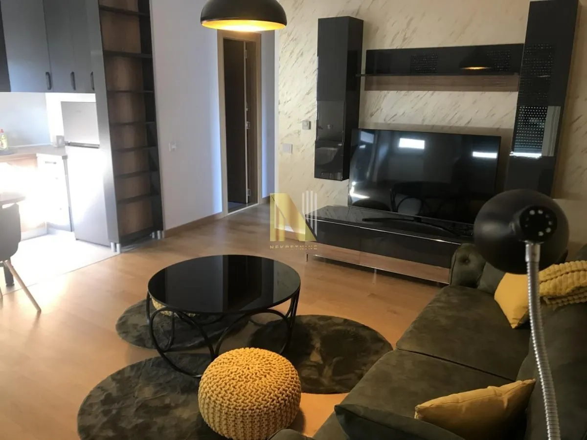 Izdavanje, dvosoban stan, 62m², Novi Sad, Srbija