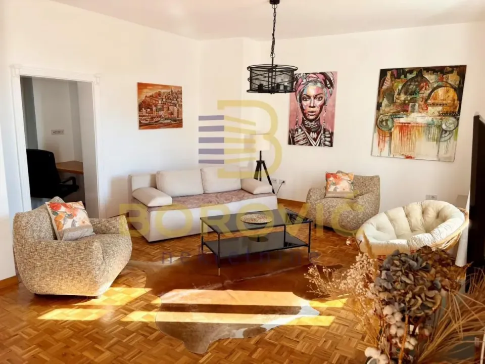 Izdavanje, trosoban stan, 144m², Kosančićev Venac, Beograd