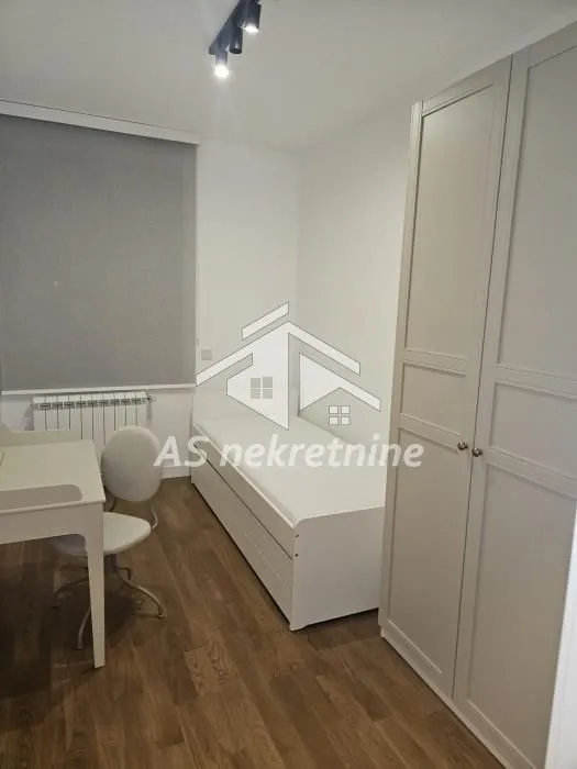 Rent, three bedroom apartment, 60m², Vračar Sve Podlokacije, Beograd