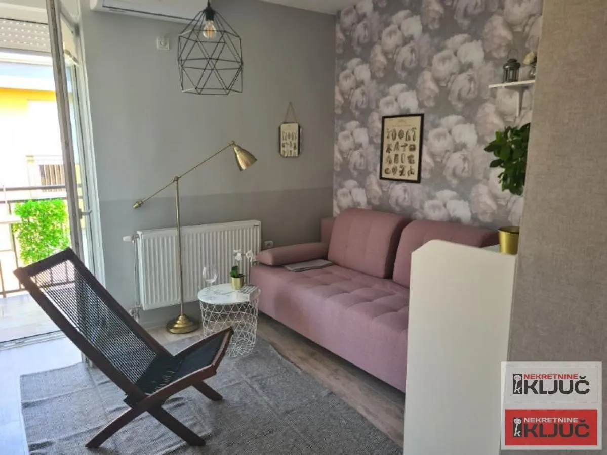 Izdavanje, garsonjera, 21m², Centar, Novi Sad