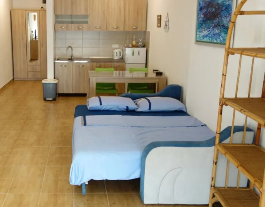 Izdavanje, jednosoban stan, 40m², Pržno, Budva