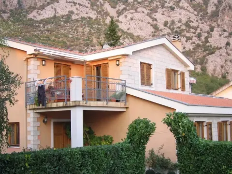 Sale, house, 300m², Kotor, Crna Gora