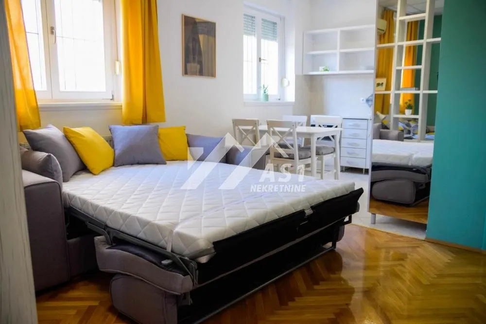 Izdavanje, jednosoban stan, 31m², Centar, Novi Sad