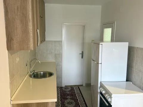 Izdavanje, trosoban stan, 70m², Centar, Bar - image 4