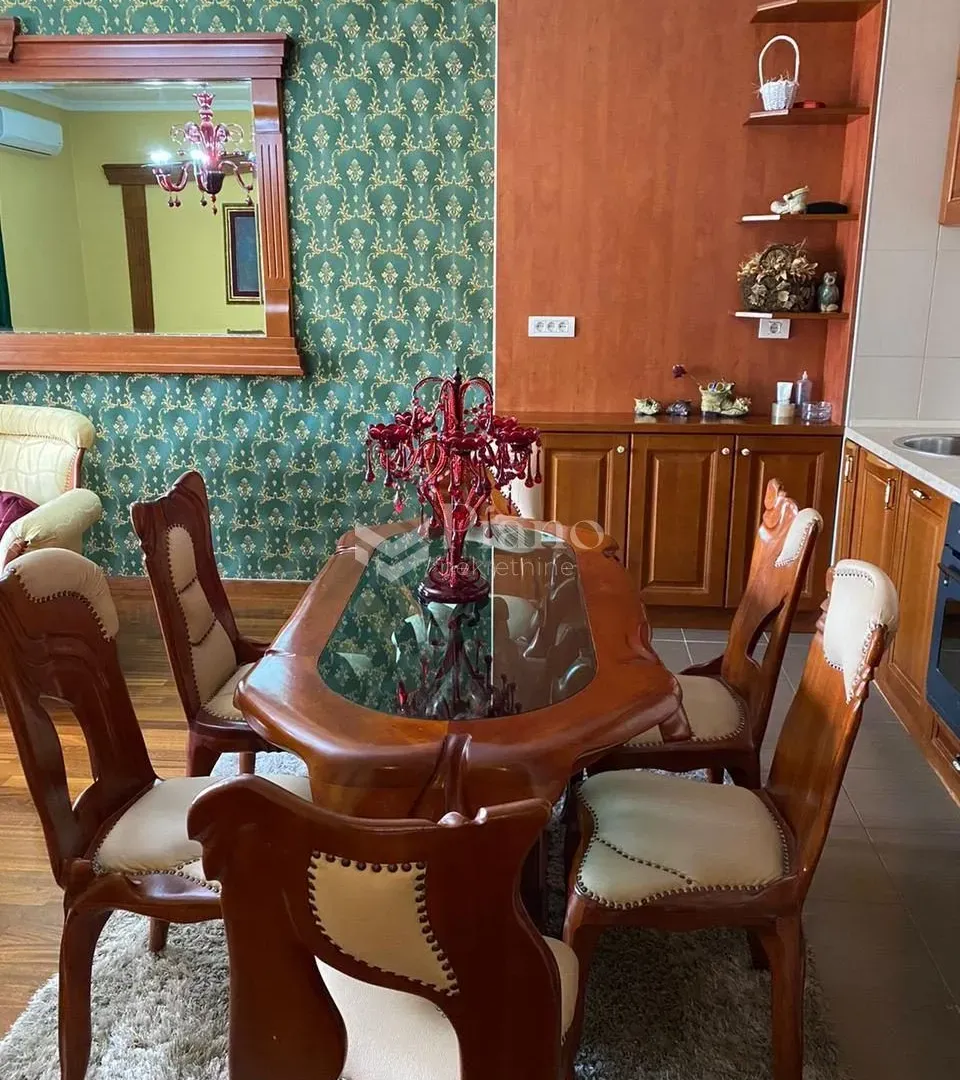 Izdavanje, dvosoban stan, 69m², City Kvart, Podgorica