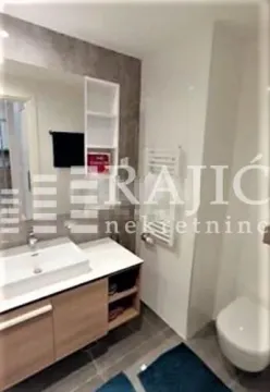 Modern equipped bathroom with a washbasin, mirror, and toilet bowl. - image 7