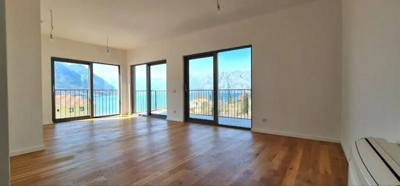 Prodaja, trosoban stan, 109m², Dobrota, Kotor