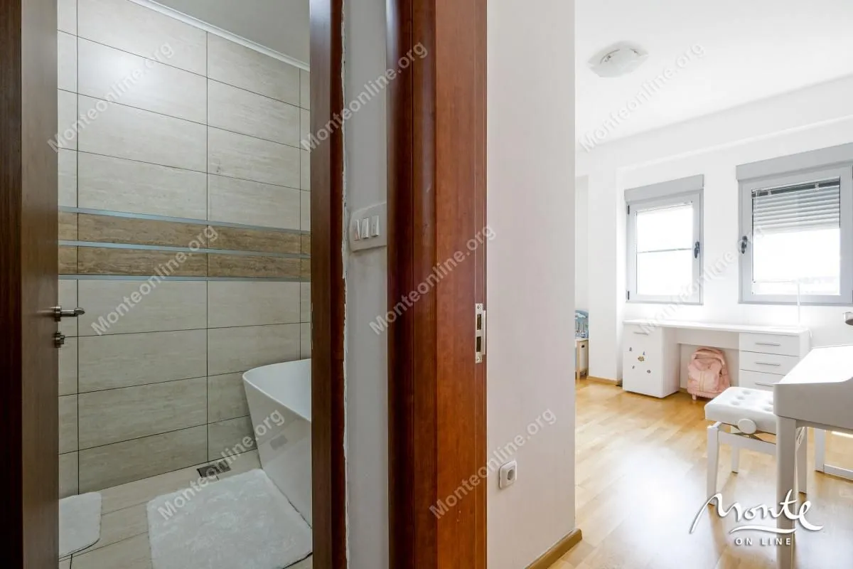 Sale, four bedroom apartment, 150m², Rozino, Budva