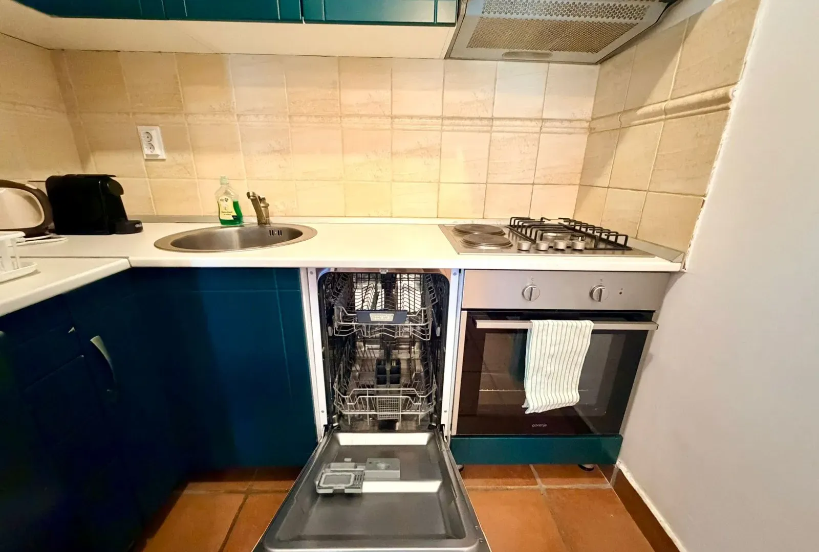 Prodaja, dvosoban stan, 87m², Morinj, Kotor