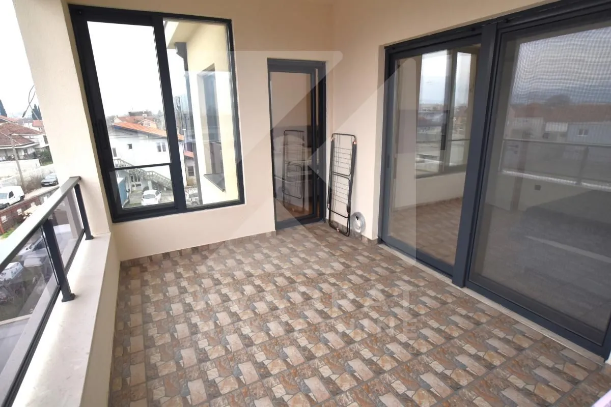 Prodaja, kuća, 270m², Gornja Gorica, Podgorica