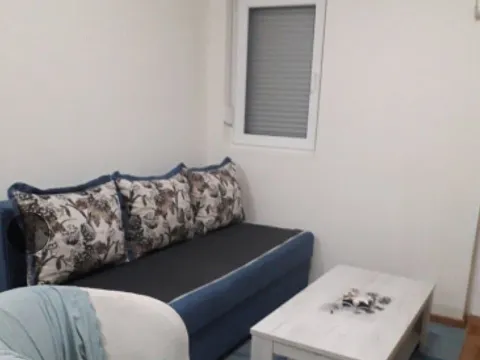 Izdavanje, jednosoban stan, 42m², Stari Aerodrom, Podgorica