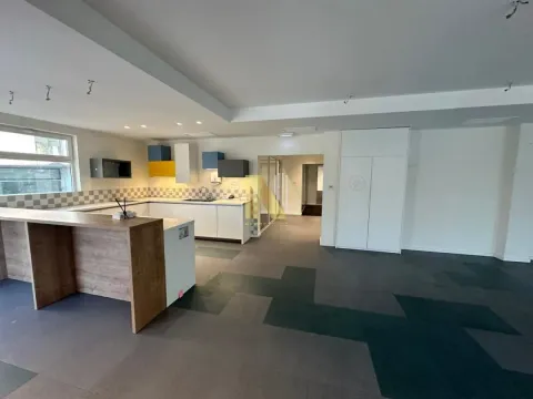 Modern open-plan kitchen with a dining area and fitted units. - image 5