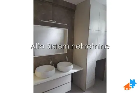 Moderan kupatilski nameštaj sa dva umivaonika i ogledalom. - image 12