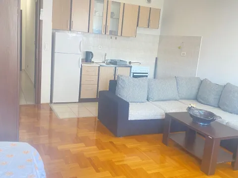 Izdavanje, garsonjera, 35m², City Kvart, Podgorica - image 1