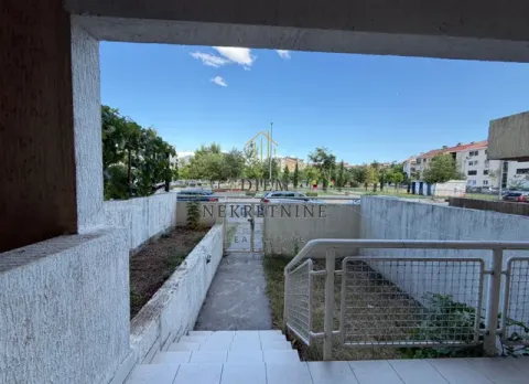 Rent, two bedroom apartment, 80m², Stari Aerodrom, Podgorica - image 12