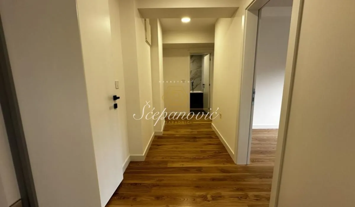 Prodaja, četvorosoban stan, 110m², Centar, Novi Sad