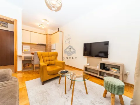 Prodaja, jednosoban stan, 36m², Stari Aerodrom, Podgorica - image 3