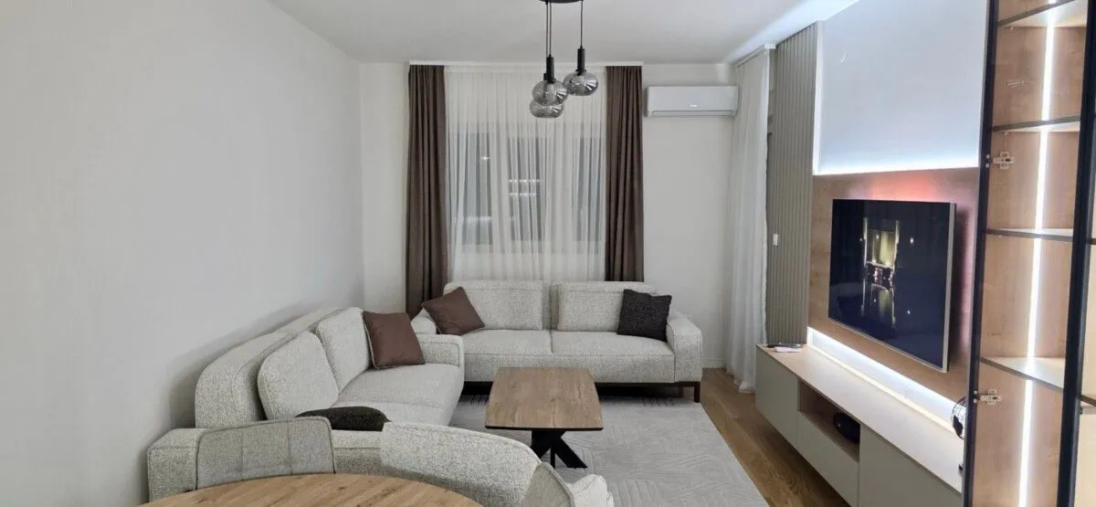 Izdavanje, jednosoban stan, 49m², Central Point, Podgorica