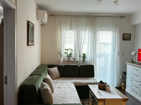Stan in Borča Sve Podlokacije