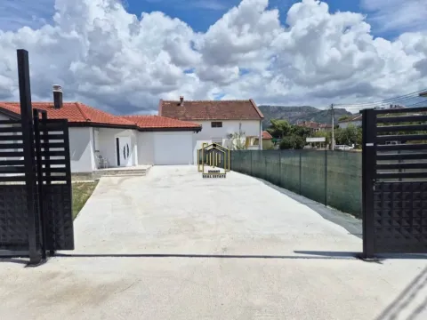 Izdavanje, kuća, 170m², Zagorič, Podgorica - image 15