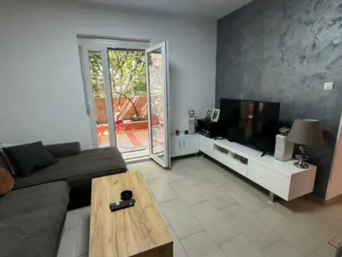 Prodaja, jednosoban stan, 44m², Podkošljun, Budva
