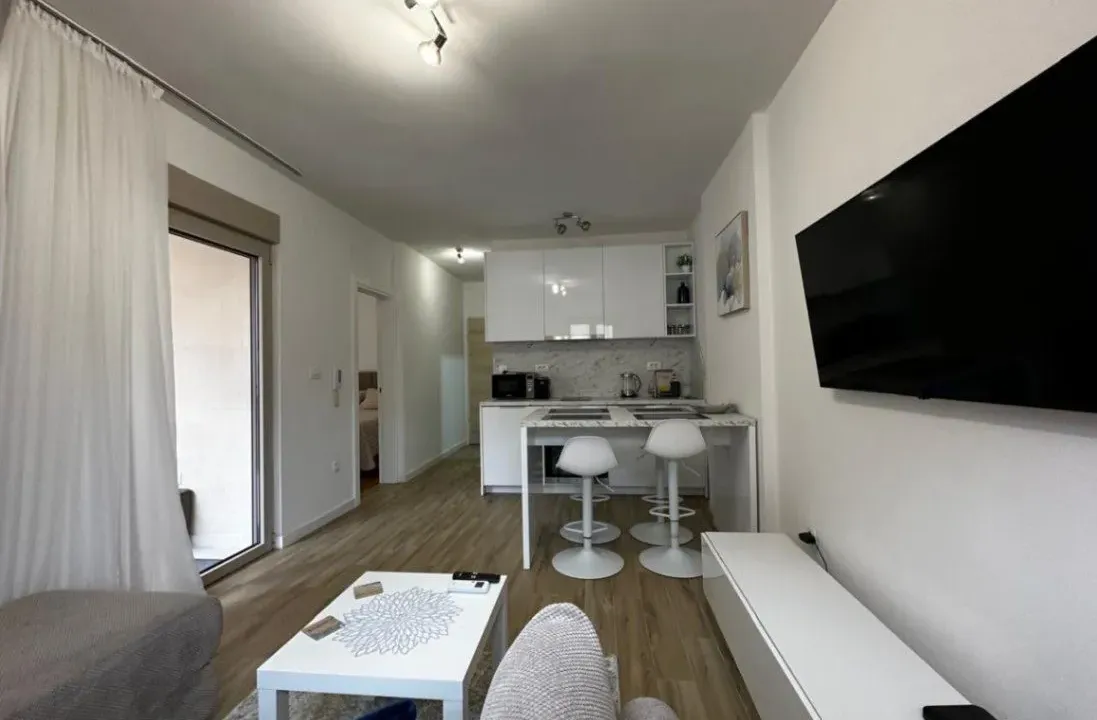 Izdavanje, jednosoban stan, 36m², Bečići, Budva