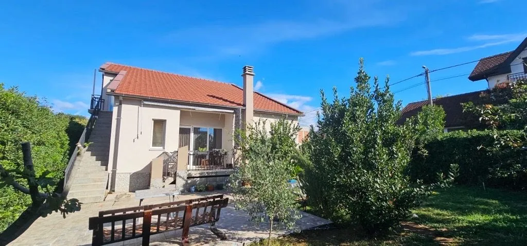 Sale, house, 206m², Tološi, Podgorica