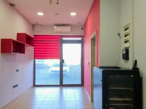 Izdavanje, poslovni prostor, 38m², Stari Aerodrom, Podgorica - image 8