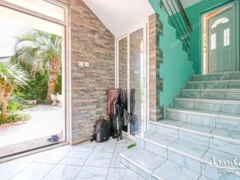 Prodaja, kuća, 172m², Muo, Kotor - image 19