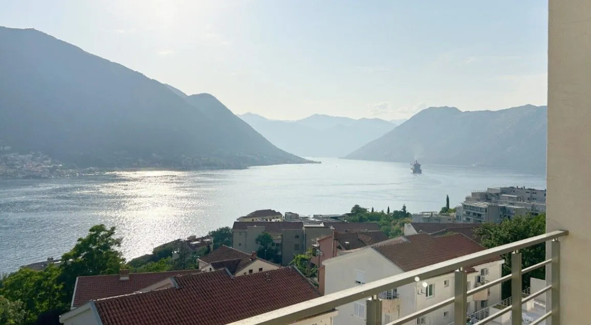 Prodaja, trosoban stan, 103m², Dobrota, Kotor