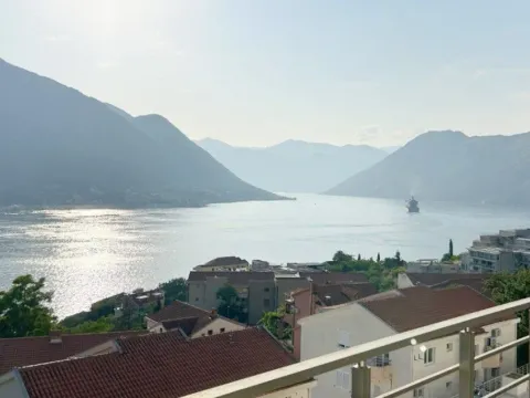 Prodaja, trosoban stan, 103m², Dobrota, Kotor
