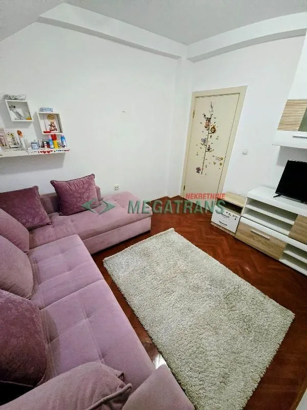 Izdavanje, trosoban stan, 80m², Adamovićevo Naselje, Novi Sad Sve Podlokacije