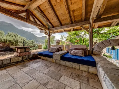 Izdavanje, kuća, 200m², Kotor, Crna Gora - image 4