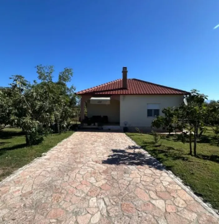 Prodaja, kuća, 68m², Golubovci, Podgorica
