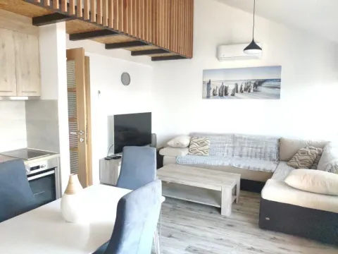 Rent, one bedroom apartment, 45m², Centar, Tivat - image 1