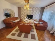 Izdavanje, trosoban stan, 80m², Stari Merkator, Novi Beograd Sve Podlokacije - image 1