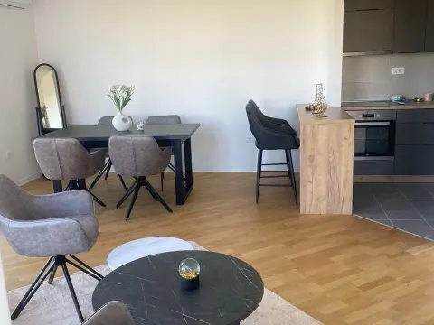 Izdavanje, dvosoban stan, 103m², Ljubović, Podgorica