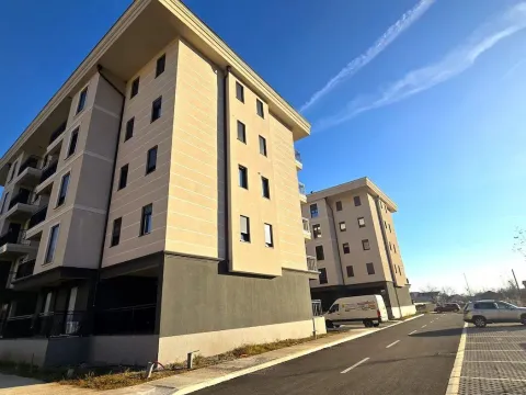 Rent, office space, 73m², Tološi, Podgorica - image 8