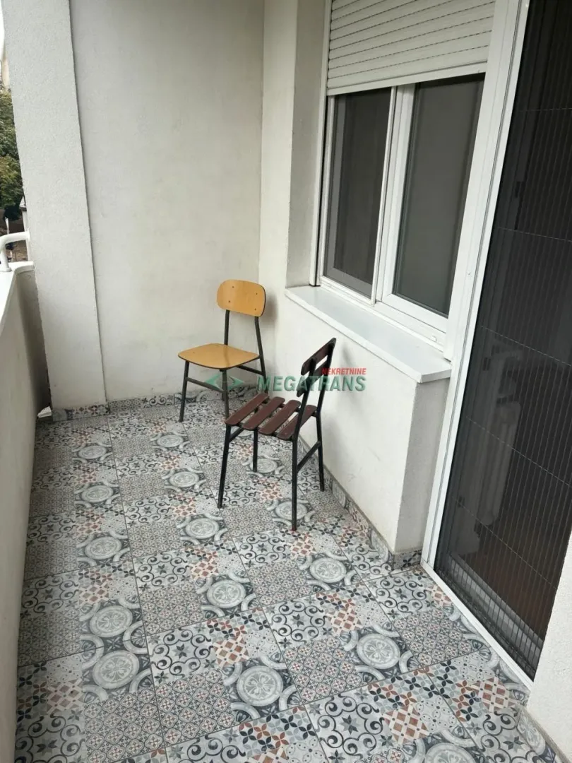Izdavanje, trosoban stan, 74m², Centar, Novi Sad