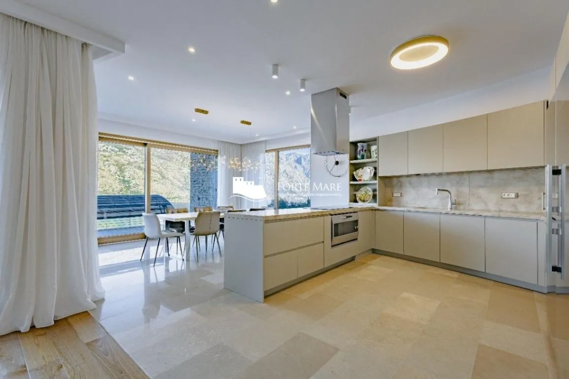 Sale, house, 359m², Stoliv, Kotor