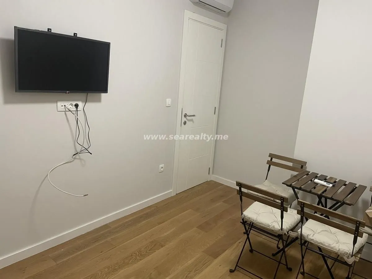 Izdavanje, dvosoban stan, 67m², Radanovići, Kotor