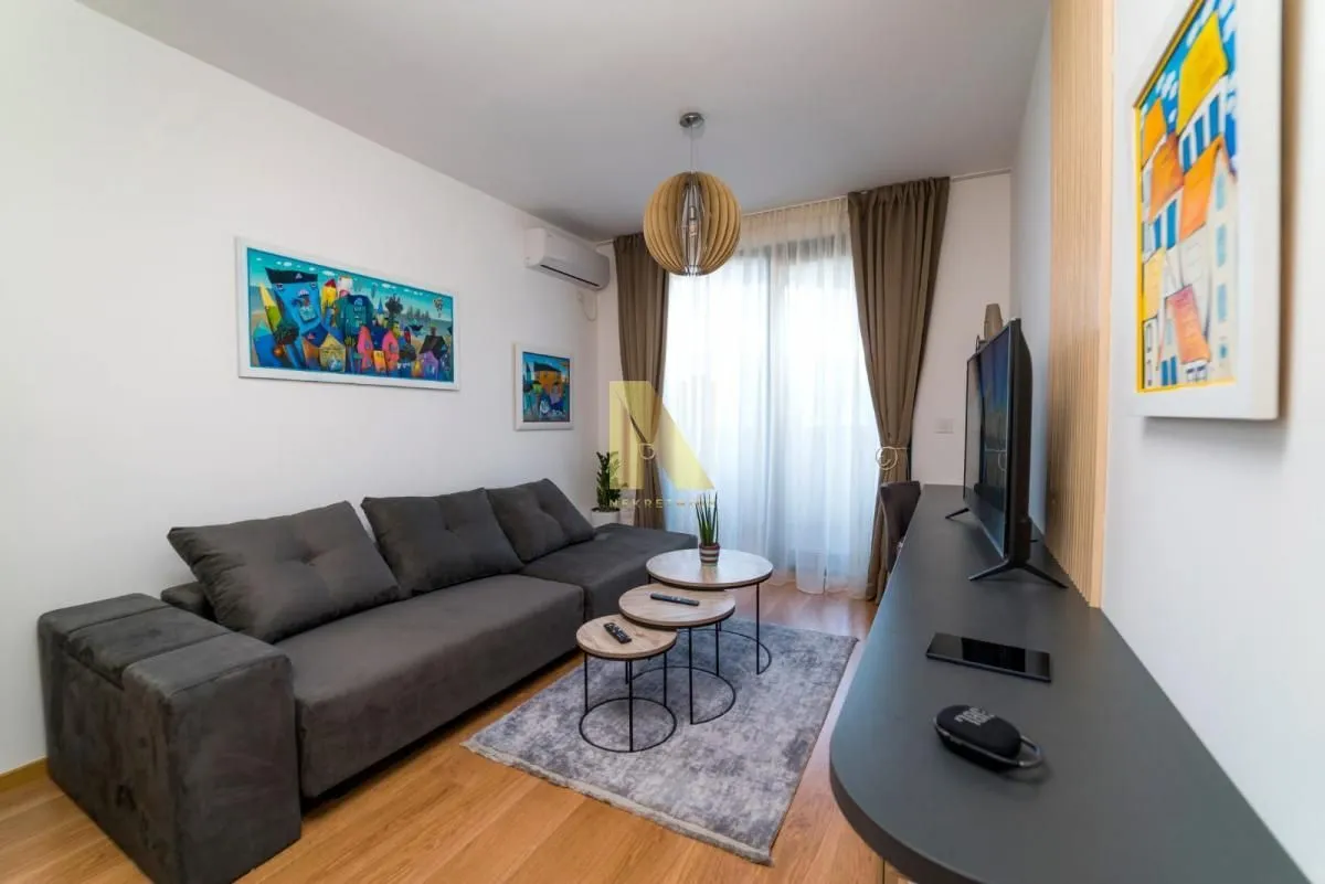 Izdavanje, stan, 56m², Centar, Novi Sad