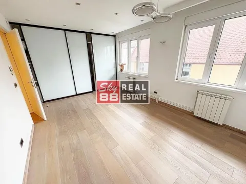 Izdavanje, trosoban stan, 126m², Kalenić Pijaca, Vračar Sve Podlokacije - image 8