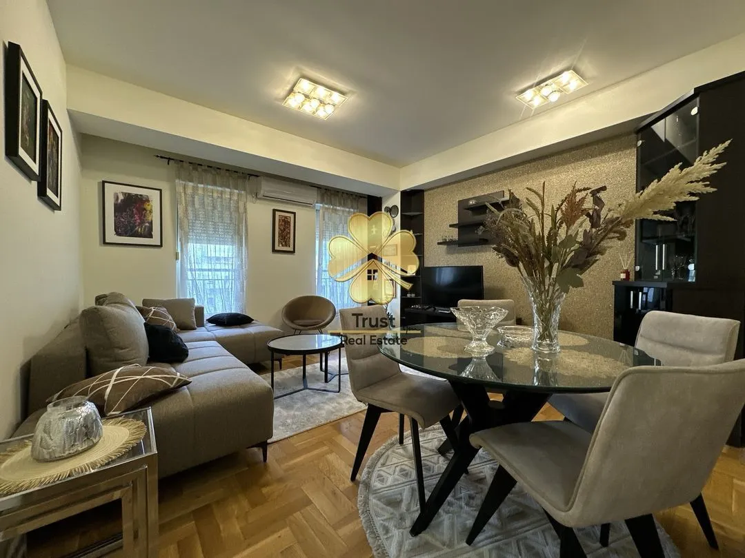 Izdavanje, dvosoban stan, 70m², Blok 9, Podgorica