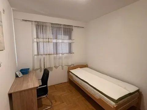 Izdavanje, dvosoban stan, 67m², Stari Aerodrom, Podgorica - image 1